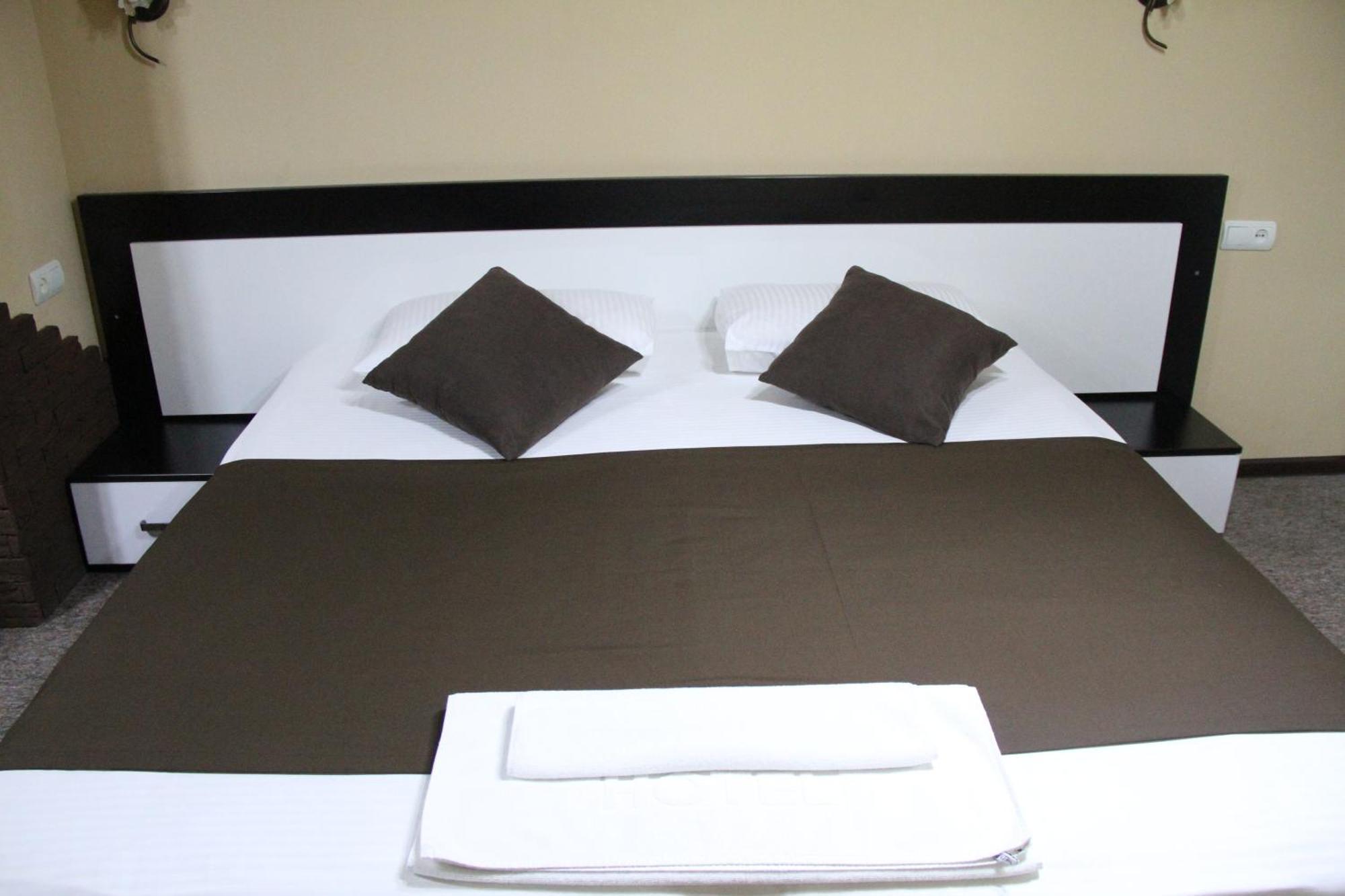 Hotel Diplomat Tbiliszi Szoba fotó