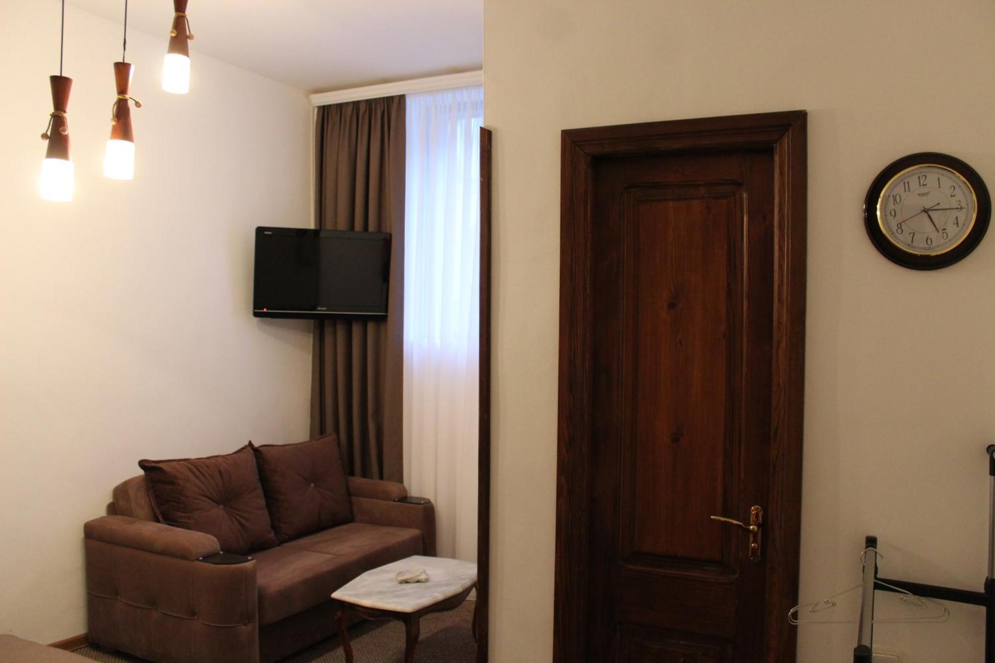 Hotel Diplomat Tbiliszi Kültér fotó