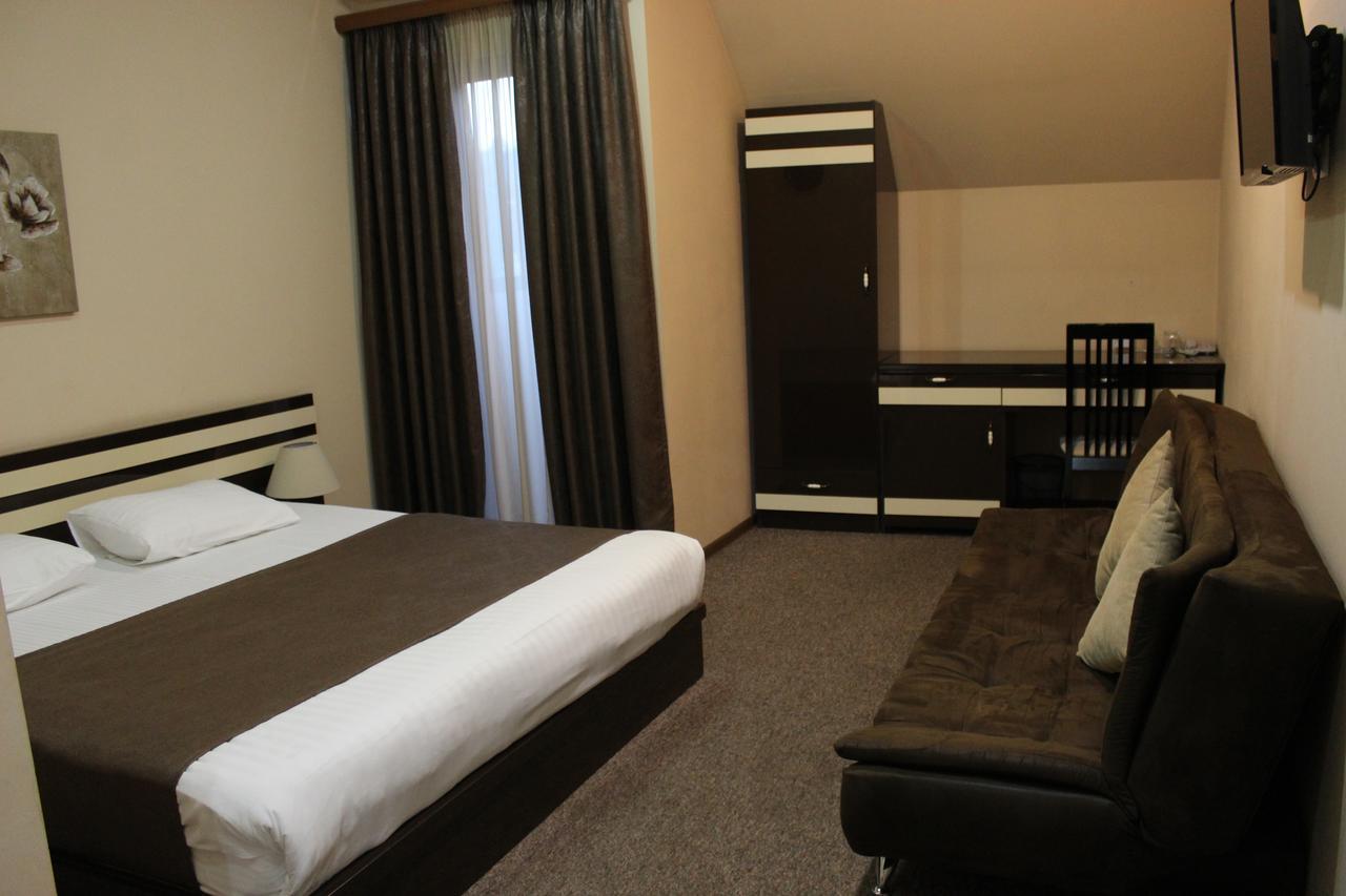 Hotel Diplomat Tbiliszi Kültér fotó