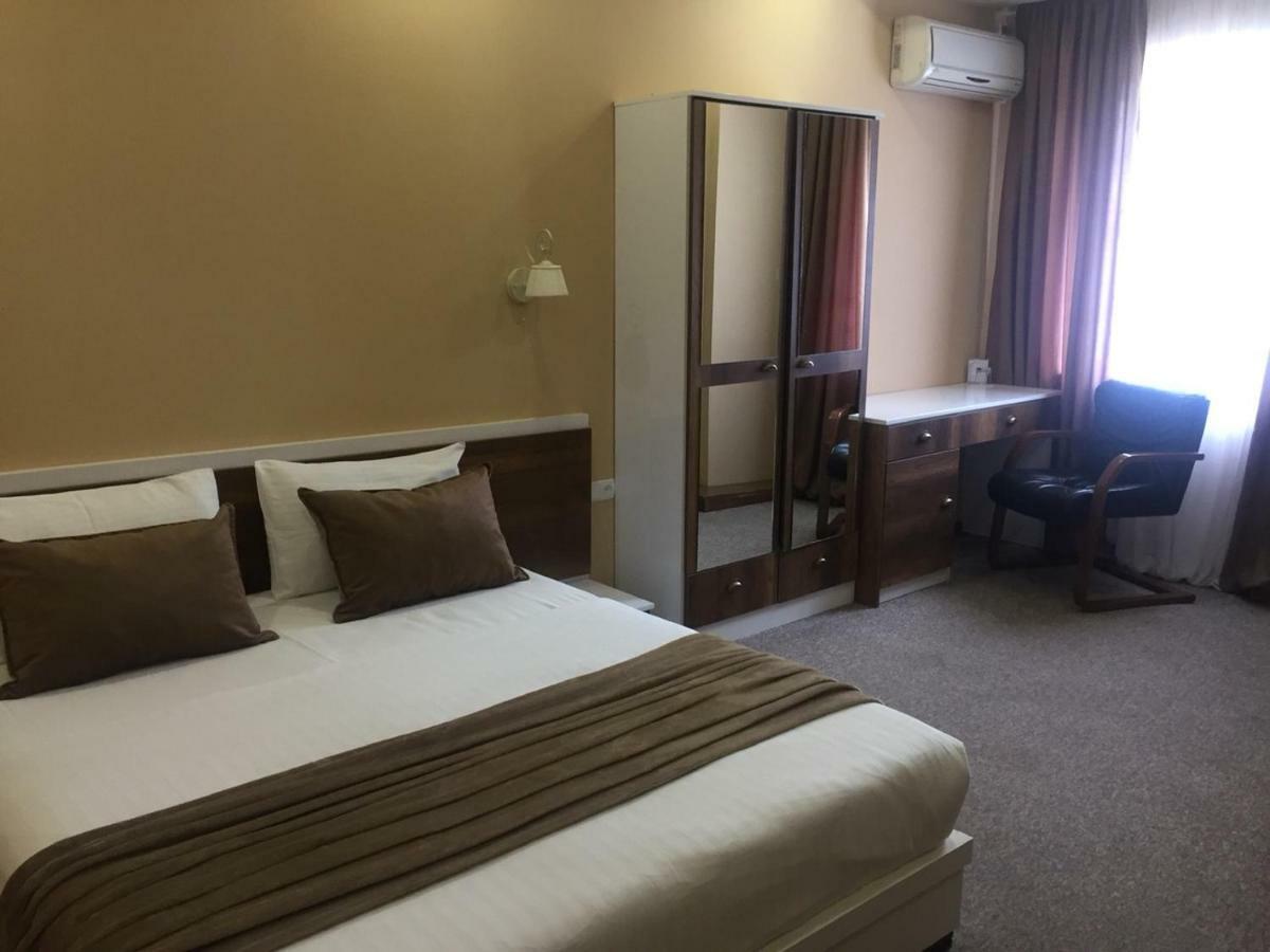 Hotel Diplomat Tbiliszi Kültér fotó