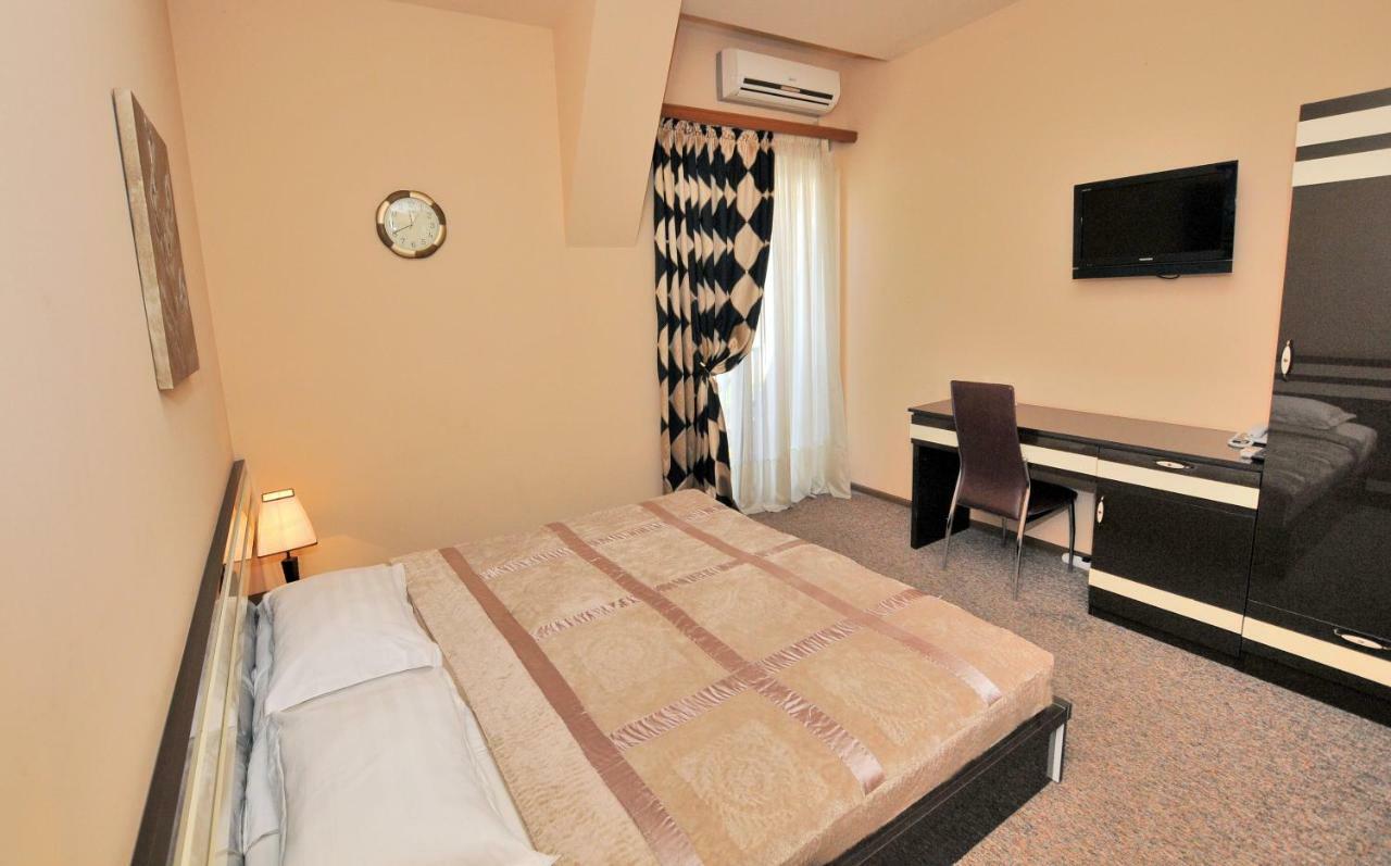 Hotel Diplomat Tbiliszi Kültér fotó