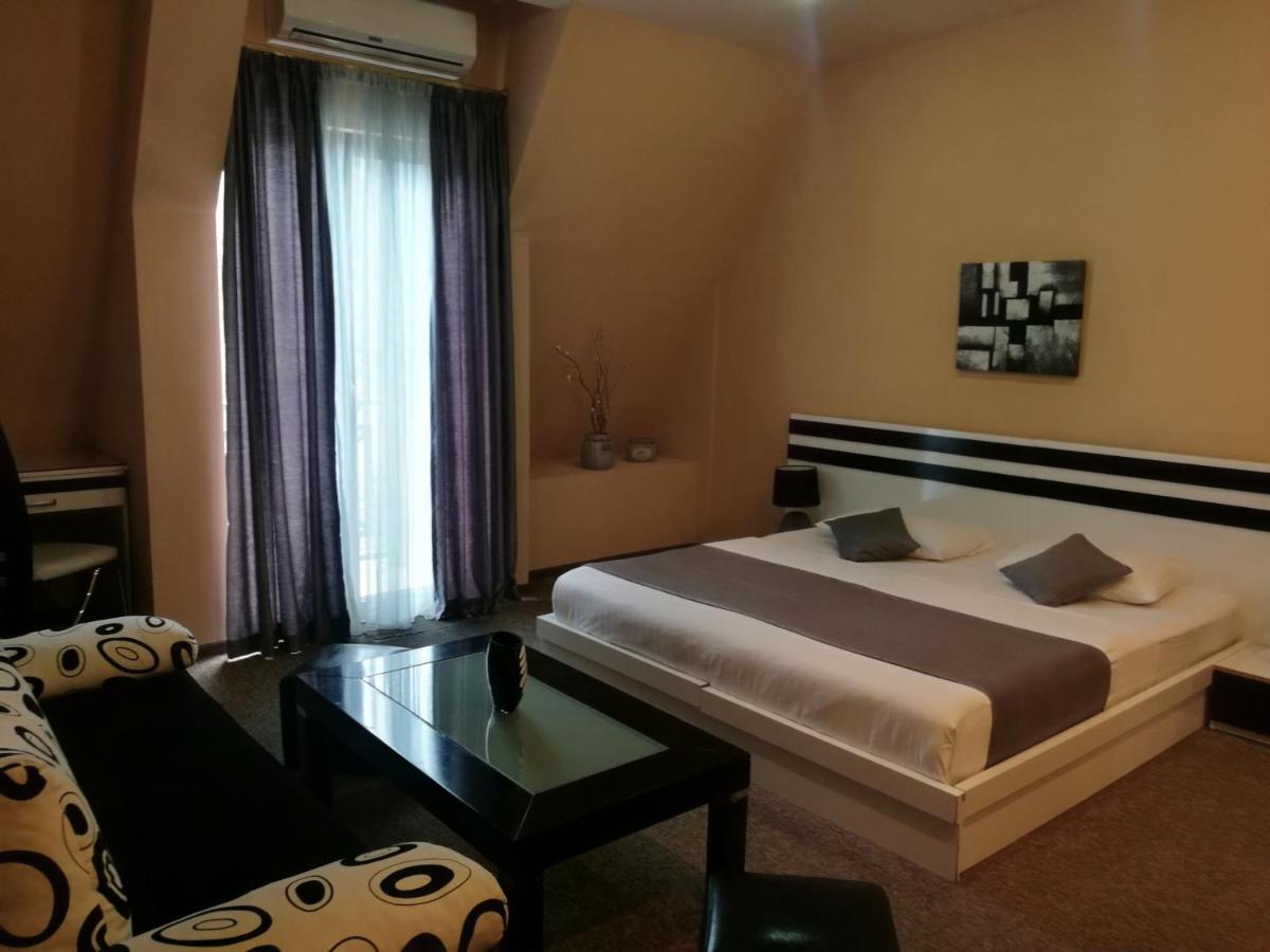 Hotel Diplomat Tbiliszi Kültér fotó
