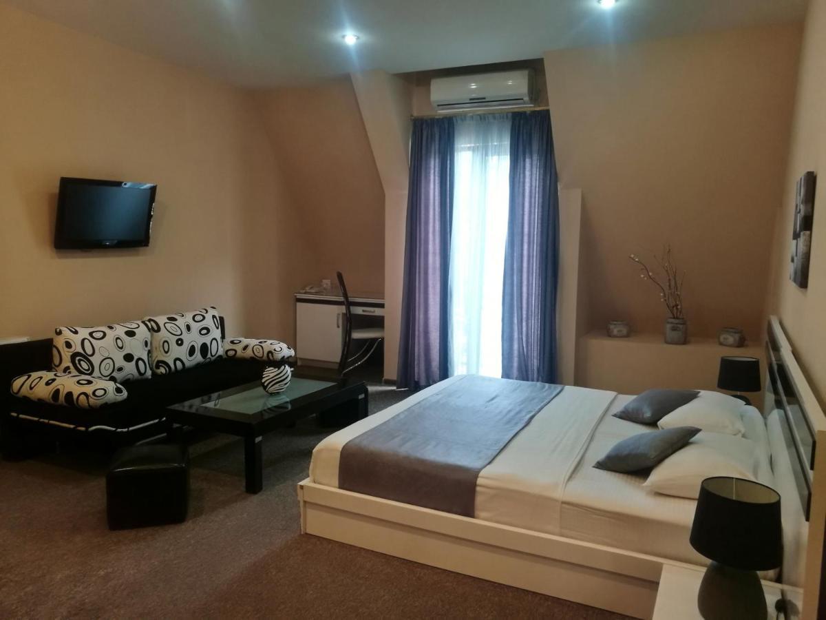 Hotel Diplomat Tbiliszi Kültér fotó