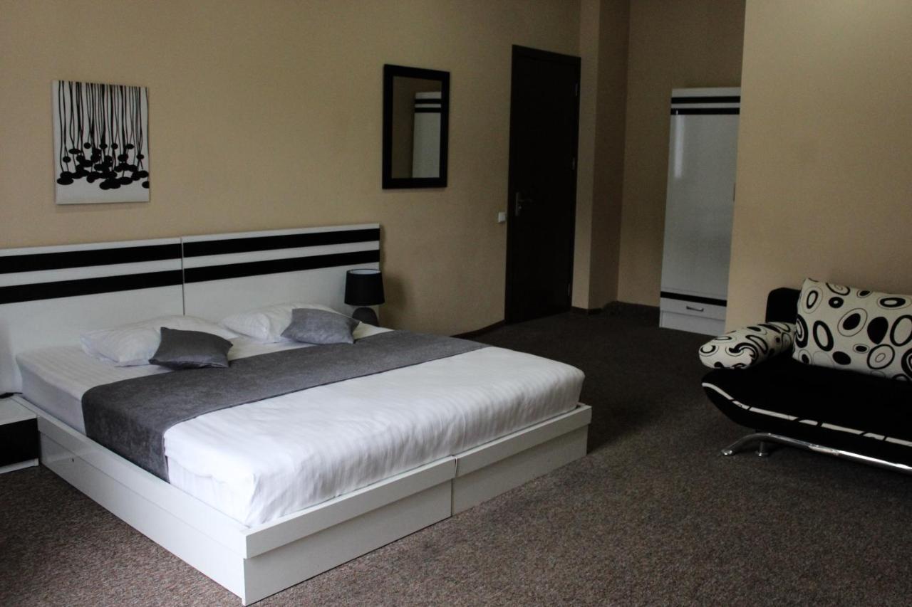 Hotel Diplomat Tbiliszi Kültér fotó